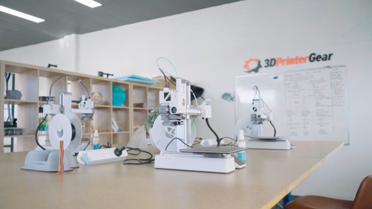 3D Printer Gear showroom shelves and products